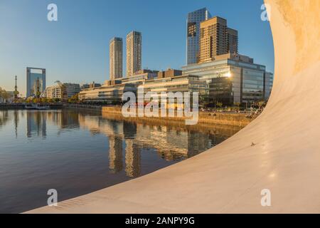 Nuovo ed esclusivo Dockland area Puerto Madero, membro di capitale Buenos Aires, Argentina, America Latina Foto Stock