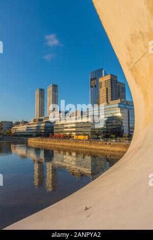 Nuovo ed esclusivo Dockland area Puerto Madero, membro di capitale Buenos Aires, Argentina, America Latina Foto Stock