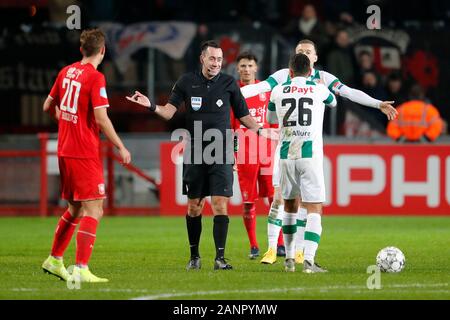 ENSCHEDE, 18-01-2020, Stadio de Grolsch Veste, calcio, stagione 2019 / 2020, olandese Eredivisie, arbitro Dennis Higler durante la partita FC Twente - FC Groningen. Foto Stock