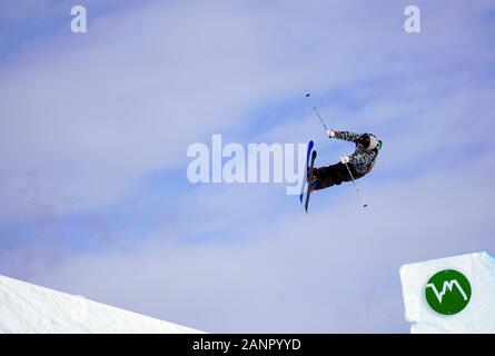 Alto Adige - Italia 18 gennaio, 2020. Concorrente alla FIS Slopestyle Freeski World Cup su 18.01.2020 nella Seiser Alm (Alpe di Siusi) Snowpark, Italia. Credito: AlfredSS/Alamy Live News Foto Stock