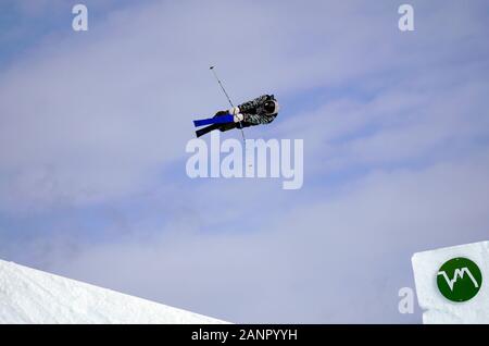 Alto Adige - Italia 18 gennaio, 2020. Concorrente alla FIS Slopestyle Freeski World Cup su 18.01.2020 nella Seiser Alm (Alpe di Siusi) Snowpark, Italia. Credito: AlfredSS/Alamy Live News Foto Stock