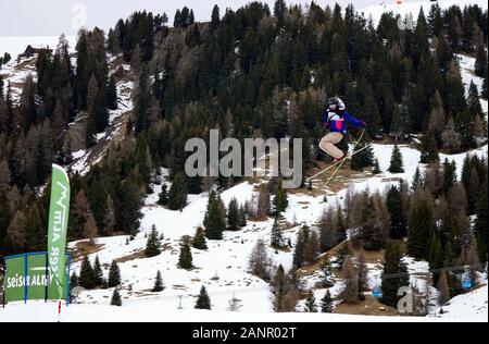 Alto Adige - Italia 18 gennaio, 2020. Stevenson Colby dagli USA ha preso il terzo posto al FIS Slopestyle Freeski World Cup su 18.01.2020 nella Seiser Alm (Alpe di Siusi) Snowpark, Italia. Credito: AlfredSS/Alamy Live News Foto Stock