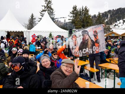Alto Adige - Italia 18 gennaio, 2020. Gli spettatori presso il FIS Slopestyle Freeski World Cup su 18.01.2020 nella Seiser Alm (Alpe di Siusi) Snowpark, Italia. Credito: AlfredSS/Alamy Live News Foto Stock