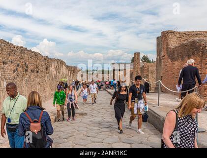 Pompei, ITALIA - 26 settembre 2017: Pompei fu sepolta sotto cenere nell'eruzione del Vesuvio nel 79. È un sito patrimonio dell'umanità dell'UNESCO e uno o Foto Stock