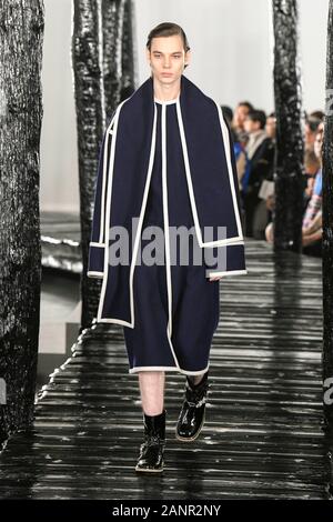 Parigi, Francia. 18 gennaio, 2020. LOEWE FW20 pista durante la settimana della moda di Parigi gli uomini Contatti Gennaio 2020 - Parigi, Francia 18/01/2020 Credit: dpa/Alamy Live News Foto Stock