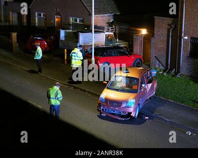 Sheerness, Kent, Regno Unito. 18 gennaio, 2020. Un incidente stradale che coinvolge due vetture si è verificato in Marine Parade, Sheerness questa sera con molteplici servizi di presenze. Credito: James Bell/Alamy Live News Foto Stock