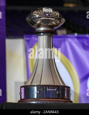 Baton Rouge, LA, Stati Uniti d'America. 18 gennaio, 2020. Il 2019 Peach Bowl Campionato trofeo è sul display durante la CA della LSU College Football Campionato Nazionale celebrazione presso il Pete Maravich Assembly Center di Baton Rouge, LA. Jonathan Mailhes/CSM/Alamy Live News Foto Stock