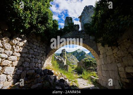 Stari Bar (Old Bar), il Montenegro, la vista diversa della città antica fortezza, un museo a cielo aperto e la medievale più grande sito archeologico Foto Stock