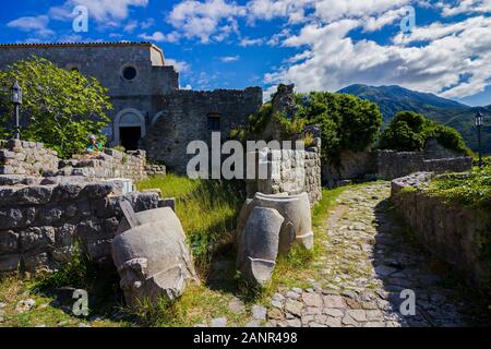 Stari Bar (Old Bar), il Montenegro, la vista diversa della città antica fortezza, un museo a cielo aperto e la medievale più grande sito archeologico Foto Stock