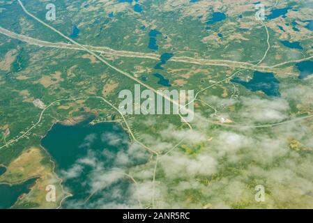 Vista dalla finestra aereo sede della Greater Toronto Area suburbana. Foto Stock