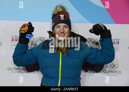 Losanna, Svizzera. 18 gennaio, 2020. Lisa Hirner dell'Austria con la sua medaglia d'oro da donne singole NH/4kn evento combinato nell'inverno 2020 Olimpiadi della Gioventù a losanna svizzera. Credito: Christopher Prelievo/ZUMA filo/Alamy Live News Foto Stock