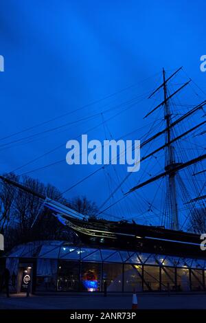 Il Cutty Sark Museum al crepuscolo, Greenwich, London, Regno Unito Foto Stock