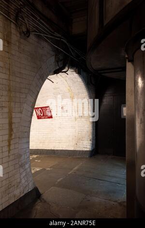 Ingresso al Greenwich Foot Tunnel, Londra, Inghilterra. Foto Stock