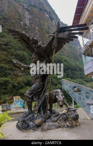 L'imperatore Pachacutec, statua che si trova nella città di Aguas Calientes a Macchu Picchu città Foto Stock