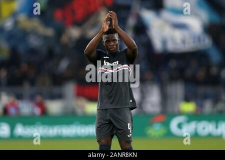 Roma, Italia. 18 gennaio, 2020. Ronaldo Vieira (Sampdoria) saluta i tifosi nel corso della Serie A TIM match tra SS Lazio e UC Sampdoria presso lo Stadio Olimpico il 18 gennaio 2020 a Roma, Italia. (Foto di Giuseppe Fama/Pacific Stampa) Credito: Pacific Press Agency/Alamy Live News Foto Stock