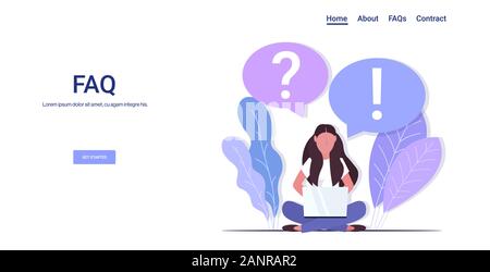 Donna con la questione punti esclamativi in bolla di chat utilizzando laptop centro assistenza online Domande frequenti Domande frequenti nozione di lunghezza completa spazio copia orizzontale illustrazione vettoriale Illustrazione Vettoriale