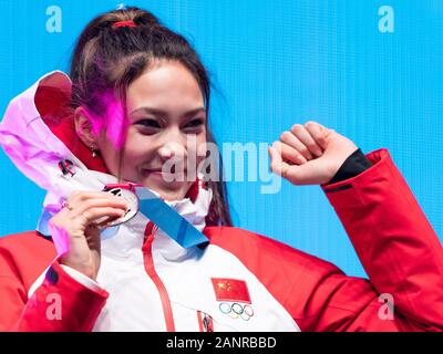 Losanna, Svizzera. 18 gennaio, 2020. Medaglia di argento Gu malata di gesti Cina durante la premiazione per donne freeski slopestyle di sci freestyle al terzo inverno Olimpiadi della Gioventù a Losanna, Svizzera, Gennaio 18, 2020. Credito: Chen Yichen/Xinhua/Alamy Live News Foto Stock