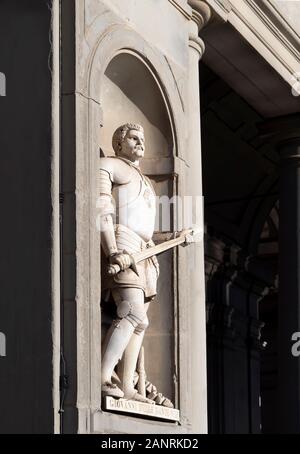 Firenze, Italia, 6 Gennaio 2020: la statua di Lodovico de' Medici, aka Giovanni dalle Bande Nere. Famoso leader italiano, condottiero. Foto Stock