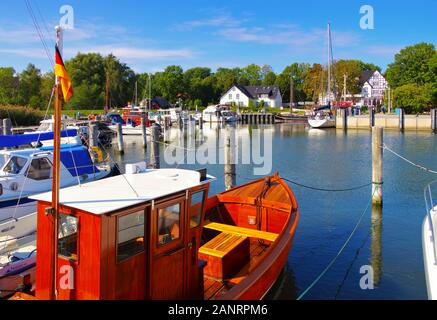 Il porto di Kloster sull isola di Hiddensee in Germania settentrionale Foto Stock