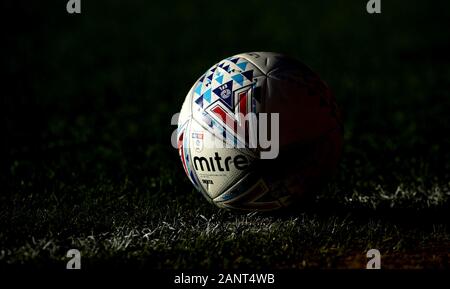 Un turbante EFL match day palla sul passo prima di kick-off durante il cielo di scommessa match del campionato al suolo città di Nottingham. Foto Stock