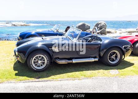 SIMONS Town, Sud Africa - 31 dicembre 2010: Cobra Shelbys per noleggio parcheggiata vicino alla Città di Simon pronto a prendere vista veggenti e drogati di adrenalina per un d Foto Stock