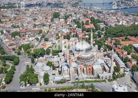 Istanbul, Turchia; penisola storica foto aerea. Hagia Sophia riprese aeree. Foto Stock