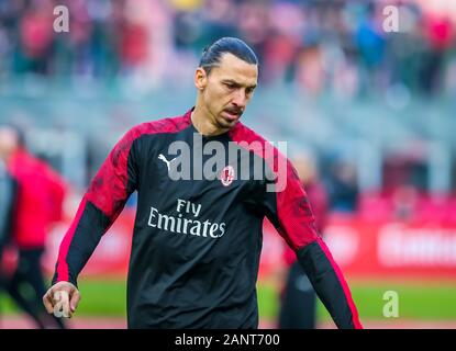 Milano, Italia. Xix gen, 2020. Zlatan Ibrahimovic del Milan durante il Milan vs Udinese, italiano di calcio di Serie A del campionato Gli uomini in Italia, a Milano, 19 gennaio 2020 Credit: Indipendente Agenzia fotografica/Alamy Live News Foto Stock