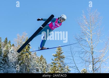 Losanna, Svizzera. 19th, 2020 gen. BORODINA Alina (RUS) compete nel salto con gli sci: Donne Individuale la concorrenza 1° Round durante il Lausanne 2020 Olimpiadi della Gioventù a Les Tuffes Nordic Center su Domenica, 19 gennaio 2020. Losanna, Svizzera. Credito: Taka G Wu/Alamy Live News Foto Stock