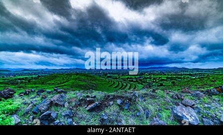 Paesaggio di nuvole monsoniche e loro stati d'animo Foto Stock