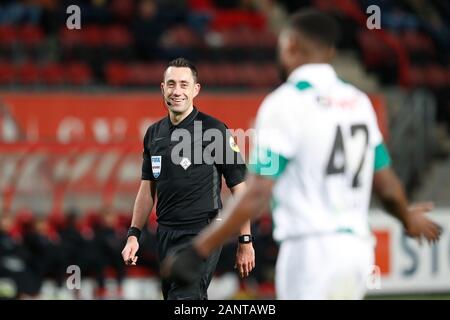 ENSCHEDE, 18-01-2020, Stadio de Grolsch Veste, calcio, stagione 2019 / 2020, olandese Eredivisie, arbitro Dennis Higler durante la partita FC Twente - FC Groningen. Foto Stock
