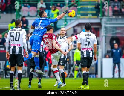 Milano, Italia. Xix gen, 2020. Zlatan Ibrahimovic del Milan durante il Milan vs Udinese, italiano di calcio di Serie A del campionato Gli uomini in Italia, a Milano, 19 gennaio 2020 Credit: Indipendente Agenzia fotografica/Alamy Live News Foto Stock