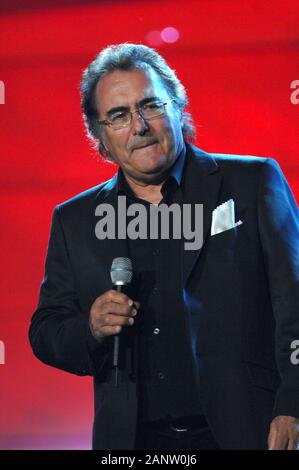 Milano Italia 11/02/2008, Albano Carrisi concerto live Radio Italia 'Musicamore' evento di beneficenza Foto Stock