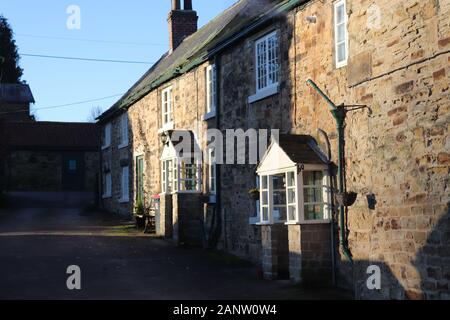 Main Street,Wentworth Village,South Yorkshire, Inghilterra.Nel censimento 2011 aveva una popolazione di 1.478. Foto Stock