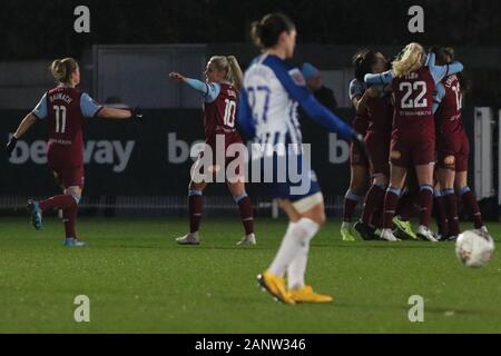 Romford, Regno Unito. 19 gen 2020. Il West Ham Squad celebrando la sua squadra il secondo obiettivo durante la Barclaycard FA DONNA Super League match tra il West Ham United e Brighton e Hove Albion al Rush Green Stadium, Romford, Londra domenica 19 gennaio 2020. (Credit: Jacques Feeney | MI News) Credito: MI News & Sport /Alamy Live News Foto Stock