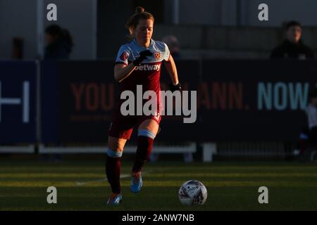 Romford, Regno Unito. 19 gen 2020. Katharina Baunach del West Ham United donne in azione durante la Barclaycard FA DONNA Super League match tra il West Ham United e Brighton e Hove Albion al Rush Green Stadium, Romford, Londra domenica 19 gennaio 2020. (Credit: Jacques Feeney | MI News) Credito: MI News & Sport /Alamy Live News Foto Stock