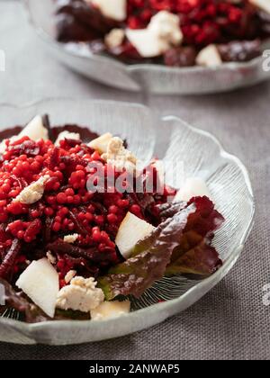 Shoestring bietole con perla cuscus e pere Foto Stock