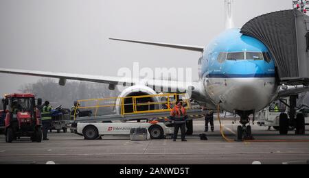 Kiev, Ucraina. Xix gen, 2020. KLM Boeing 737-800 All aeroporto Boryspil. Credito: Igor Golovniov SOPA/images/ZUMA filo/Alamy Live News Foto Stock