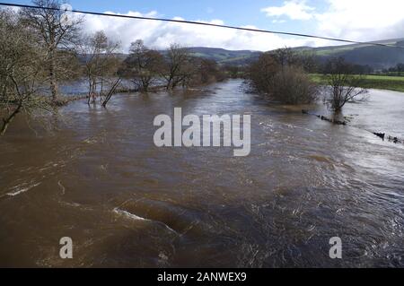 Fiume Dee flood Galles del Nord Marzo 2019 Foto Stock