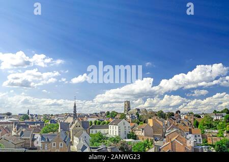 Tongeren, Limburgo, Belgio, panorama urbano con chiesa a torre Foto Stock