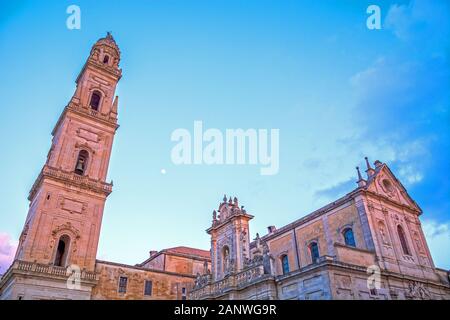 Lecce, Puglia, Italia, cattedrale dedicata all'Assunzione della Vergine Maria al tramonto Foto Stock