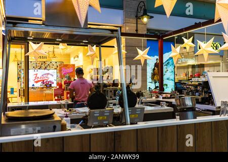 Haagen Dazs Ice Cream shop situato in un centro commerciale per lo shopping a Bucarest, Romania, 2020 Foto Stock