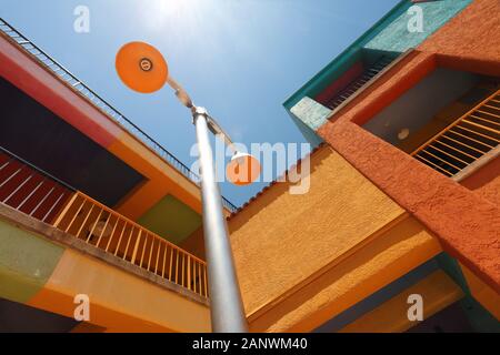 Tucson Skyline Che Mostra il Villaggio la Placita e la Torre dell'energia Unisource in una giornata di sole. Foto Stock