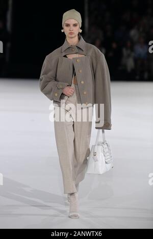 Parigi, Francia. 18 gennaio, 2020. JACQUEMUS FW20 pista durante la settimana della moda di Parigi gli uomini Contatti Gennaio 2020 - Parigi, Francia 18/01/2020 | Utilizzo di credito in tutto il mondo: dpa/Alamy Live News Foto Stock