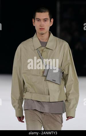 Parigi, Francia. 18 gennaio, 2020. JACQUEMUS FW20 pista durante la settimana della moda di Parigi gli uomini Contatti Gennaio 2020 - Parigi, Francia 18/01/2020 Credit: dpa/Alamy Live News Foto Stock