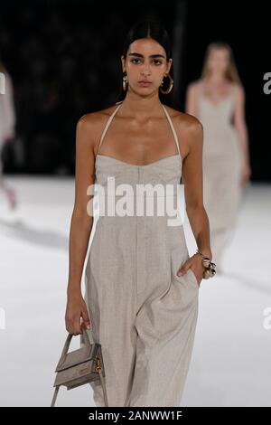 Parigi, Francia. 18 gennaio, 2020. JACQUEMUS FW20 pista durante la settimana della moda di Parigi gli uomini Contatti Gennaio 2020 - Parigi, Francia 18/01/2020 | Utilizzo di credito in tutto il mondo: dpa/Alamy Live News Foto Stock