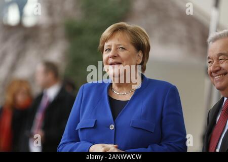 Berlino, Germania. Xix gen, 2020. Il cancelliere Angela Merkel nel cortile della Cancelleria federale per la Libia conferenza di Berlino (foto di Simone Kuhlmey/Pacific Stampa) Credito: Pacific Press Agency/Alamy Live News Foto Stock