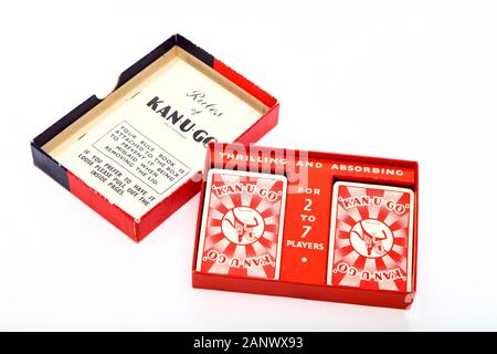 Vecchio vintage Kan-U-GO crossword card game circa 1934 isolata su uno sfondo bianco Foto Stock