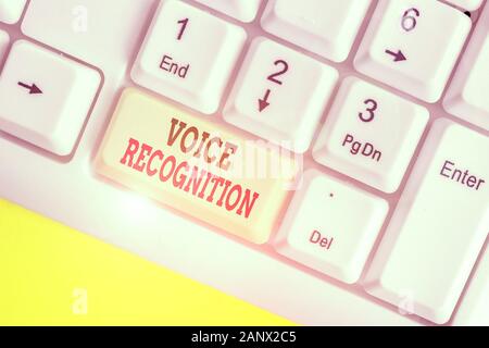 Scrittura del testo di Riconoscimento vocale. Foto concettuale il controllo di un sistema di computer da una voce o voci Foto Stock