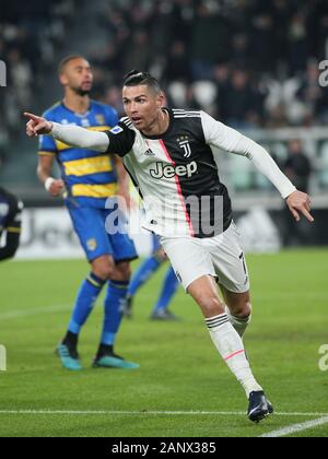 Torino, Italia. Xix gen, 2020. Torino, Italia, 19 gen 2020, 7 cristiano ronaldo (Juventus) felicità durante la Juventus vs Parma - Calcio italiano di Serie A uomini campionato - Credito: LM/Claudio Benedetto Credito: Claudio Benedetto/LP/ZUMA filo/Alamy Live News Foto Stock