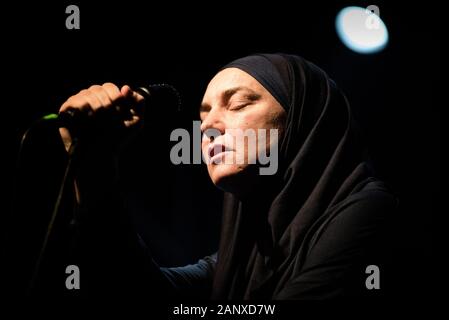 Torino, Italia. Xix gen, 2020. Il cantante irlandese e cantautore Sinead O Connor si esibisce dal vivo a Hiroshima mon amour di Torino, Italia, il 19 gennaio 2020 (foto di Alessandro Bosio/Pacific Stampa) Credito: Pacific Press Agency/Alamy Live News Foto Stock